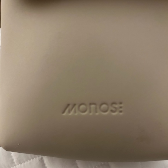 MO15 With a minimal and streamlined profile, the Metro Mini Crossbody is on-the- - Picture 4 of 4